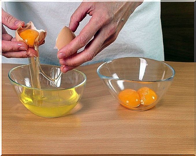 No food expert would consume raw egg