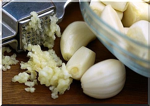 garlic-strengthen-liver-function