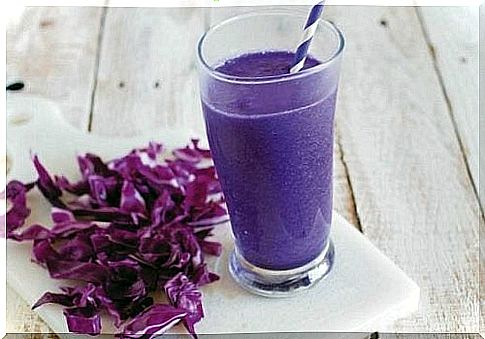 A radish, red cabbage and celery juice can help detoxify the kidneys.