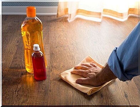 Liquids that help mask scratches on wood