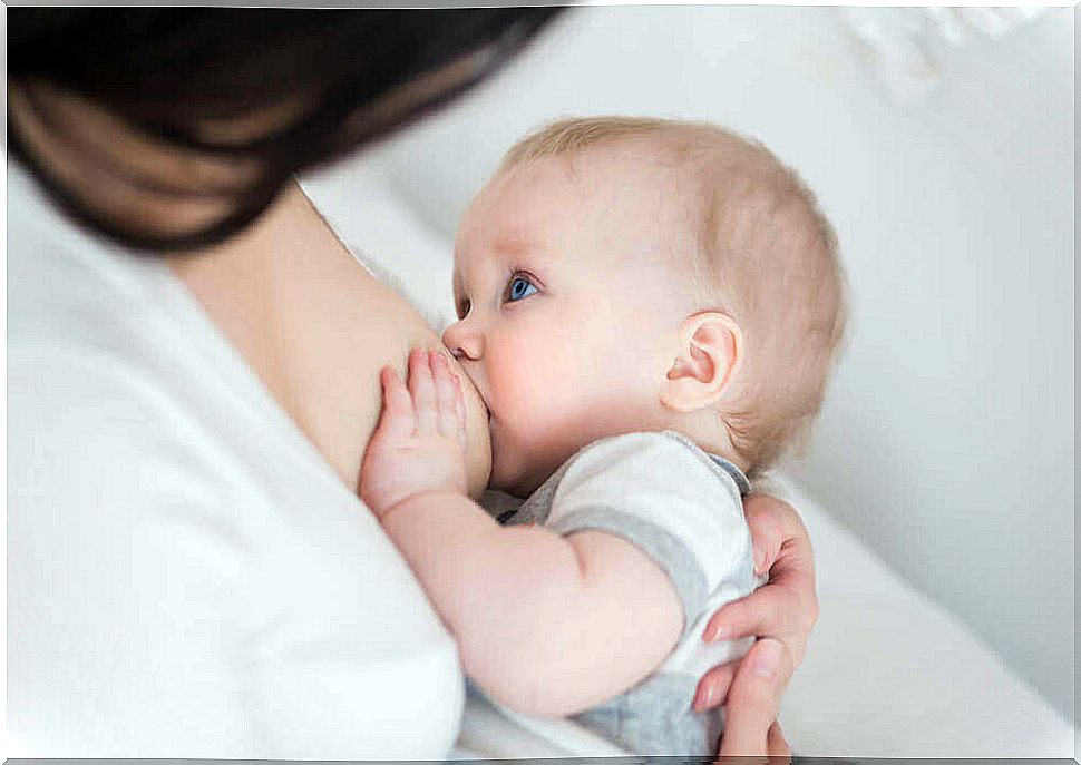 Positions for breastfeeding the baby: conventional