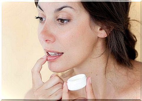 6 preventive tips for cold exposure: use lip balm