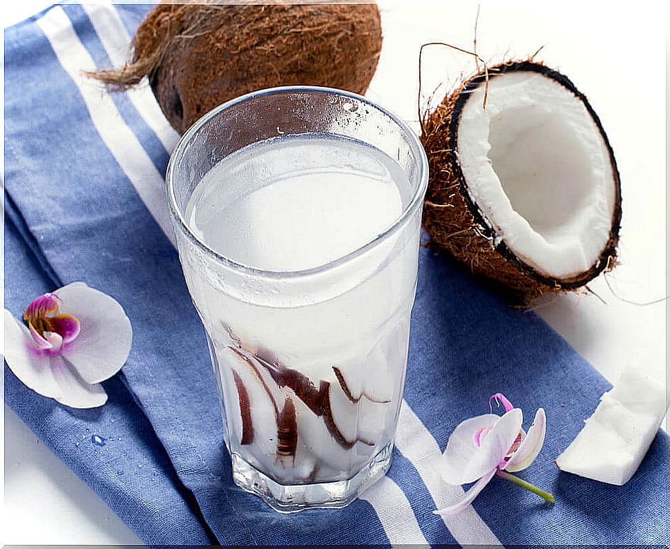 8 great benefits of coconut water