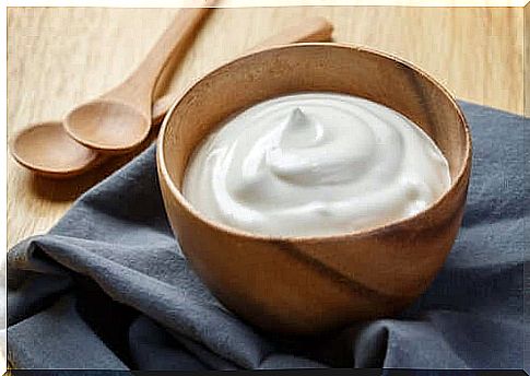 Yogurt contains probiotics that eliminate mold