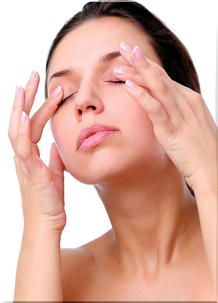 Use an eye contour cream to rejuvenate the skin in that area