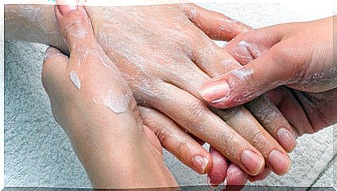 How to take care of your hands to keep them young