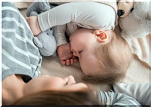 Is sleeping with the mother good or bad for children?