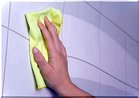 Cleaning tiles with eco-friendly cleaning products