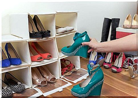 Make shoe racks with these 2 basic materials