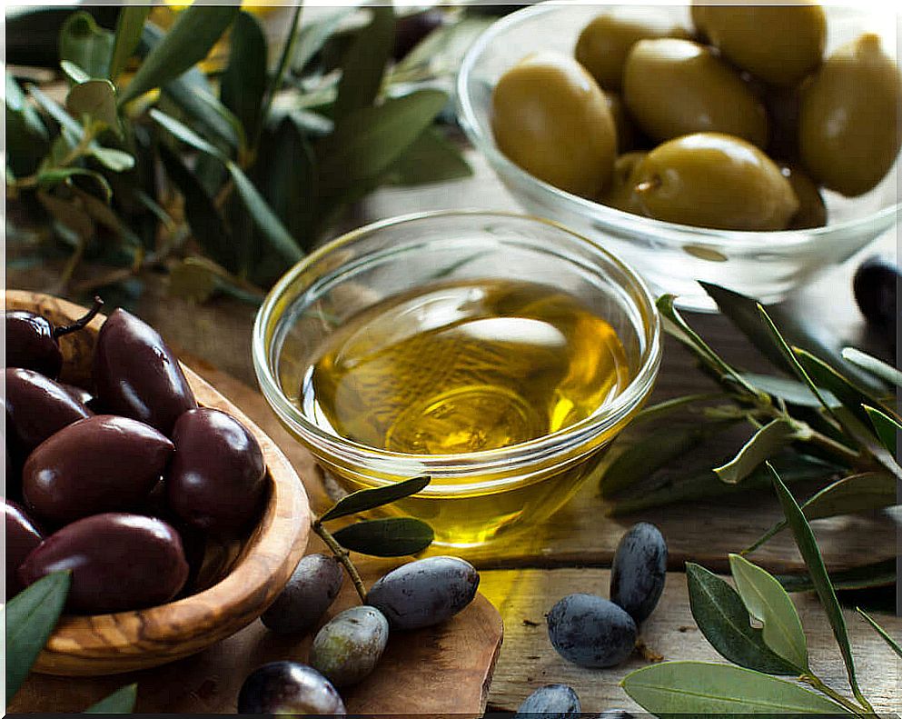 Olive oil helps prevent skin dryness