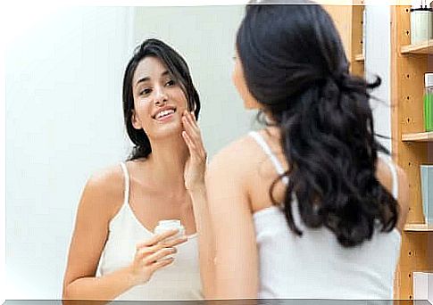 Prepare the skin for makeup with a natural effect