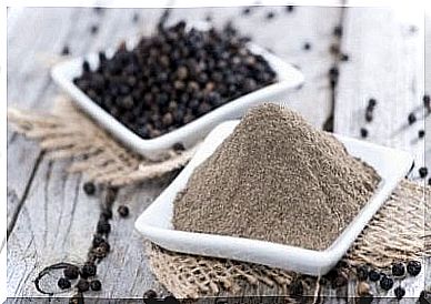 Ground pepper against muscle pain