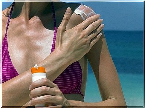 How to apply sunscreen to the skin