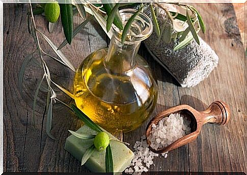 Olive oil to soften scars