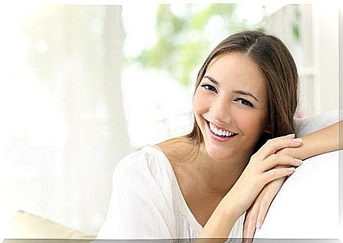 Woman who consume garlic with honey on an empty stomach