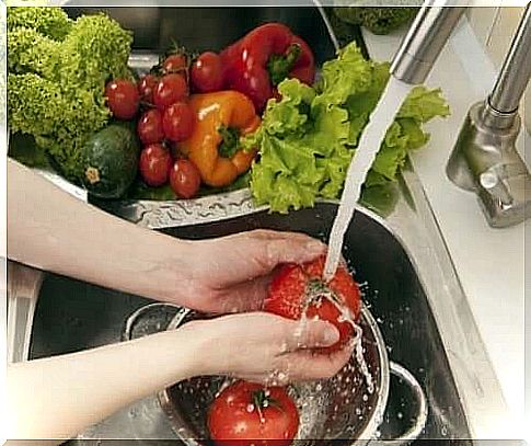 Washing food well is essential for health